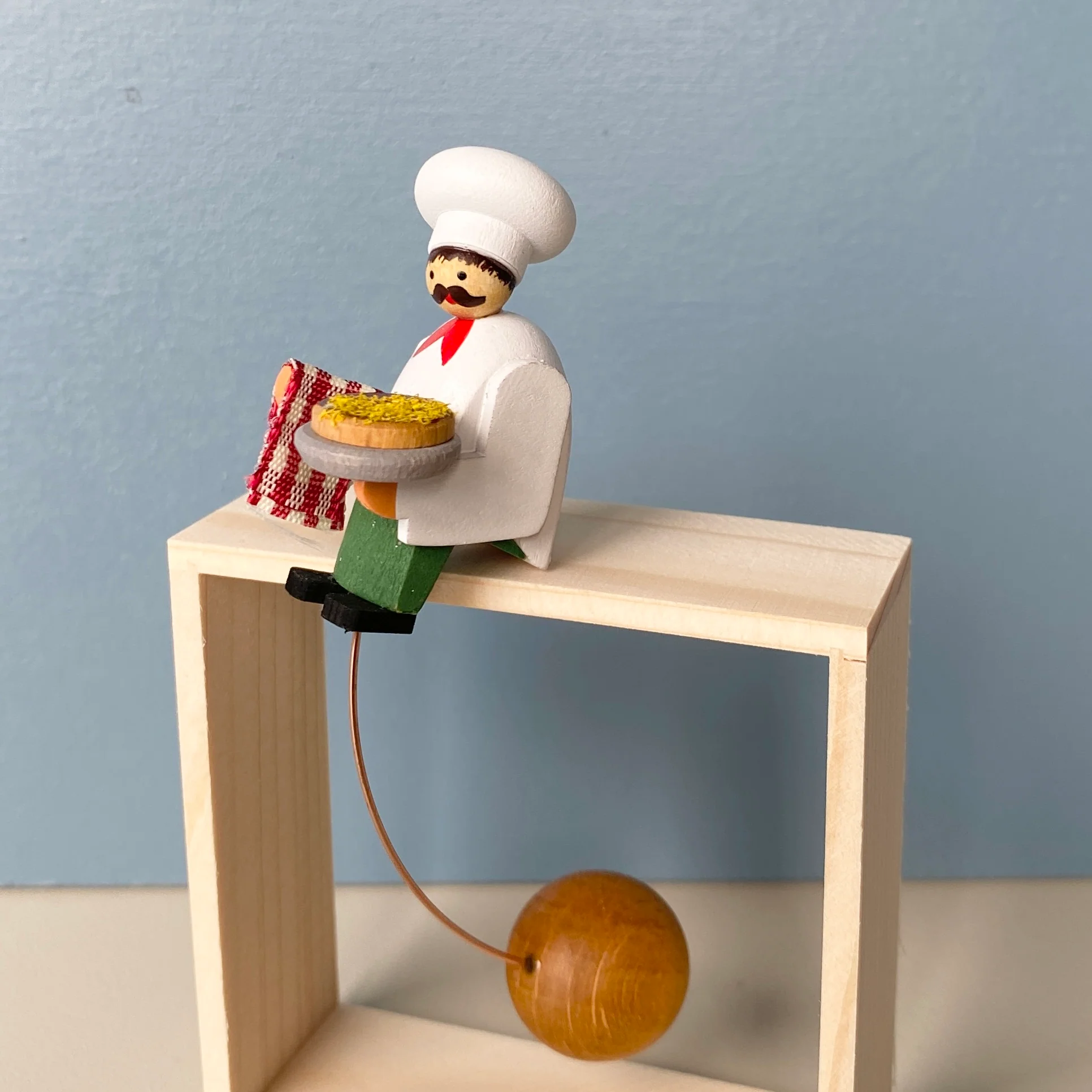 Swinging Pizza Baker