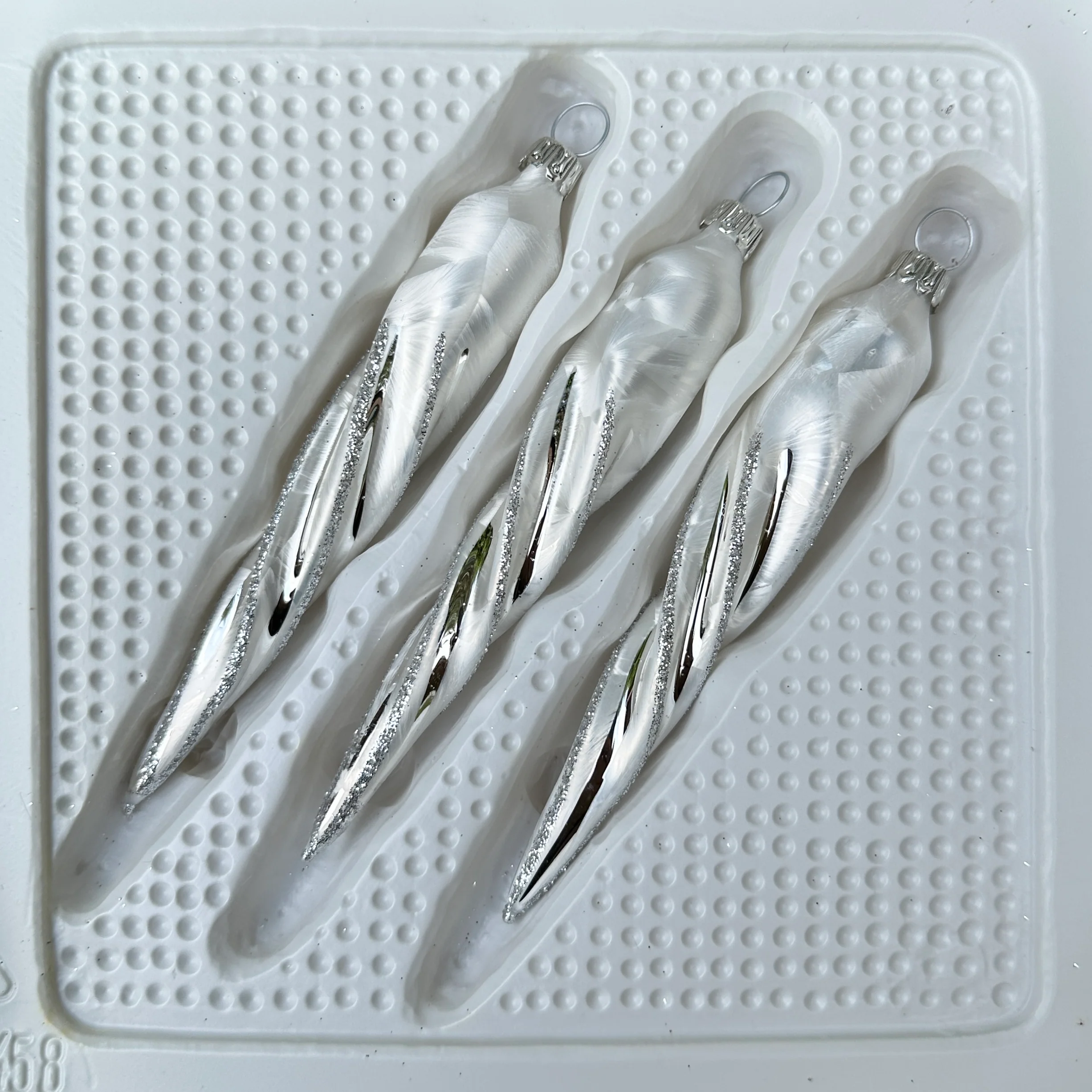 Three Icicles Tree Decoration - Image 2